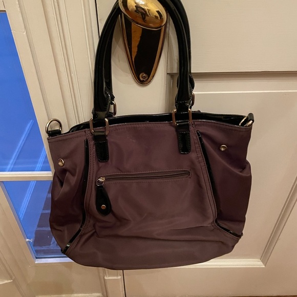 🌿Brown shoulder bag faux Tory Burche with T emblem, patent leather accents🌿 - Picture 2 of 6